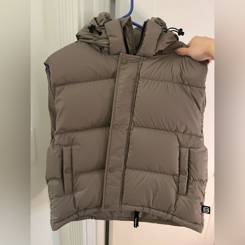 Aritzia Super Puff Short Vest - cliMatte